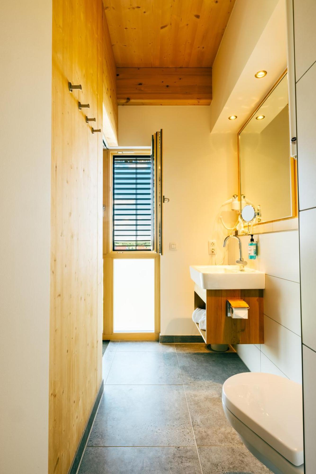 Oekohotel Aus Holz Alea Eco ファッフェンホーフェン・アン・デア・イルム エクステリア 写真